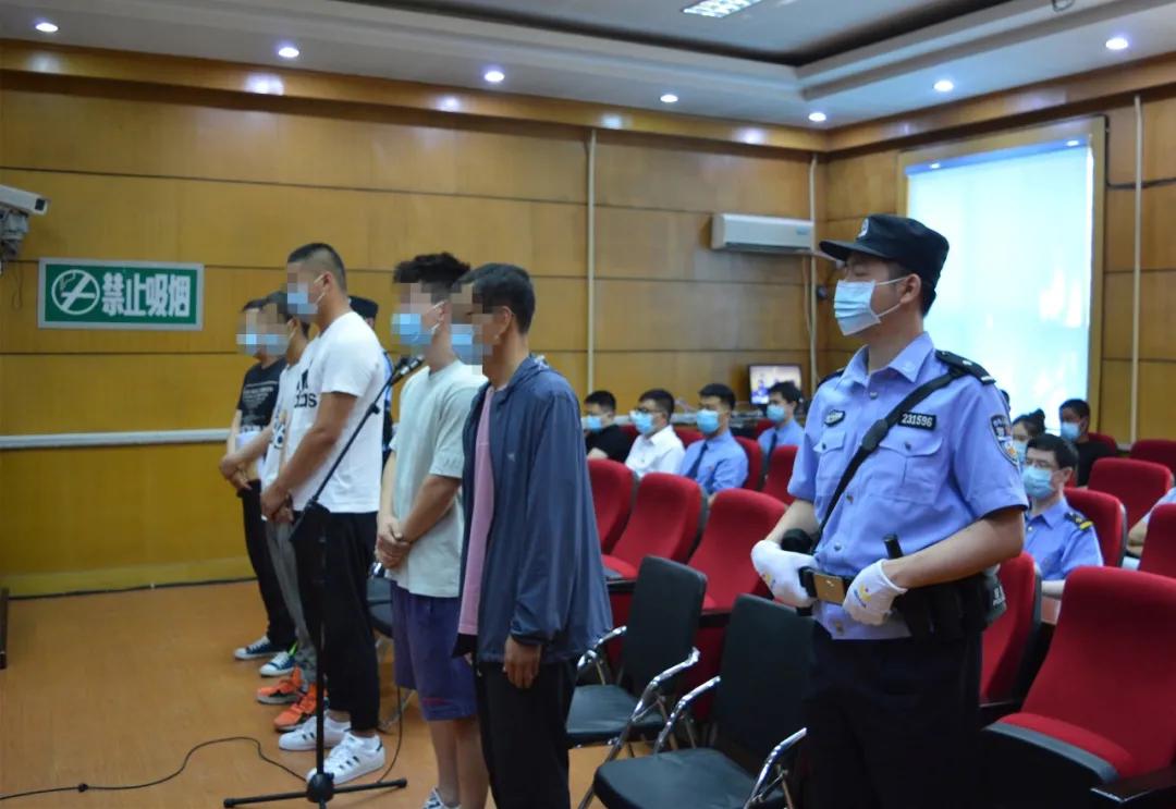 你抢不到的车票,都被阿强“截胡”了……