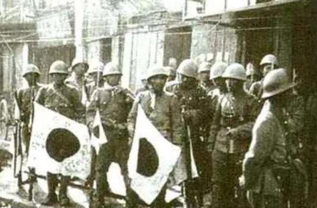 二战期间日军为什么不装备冲锋枪,二战时日军步枪上挂旗是什么