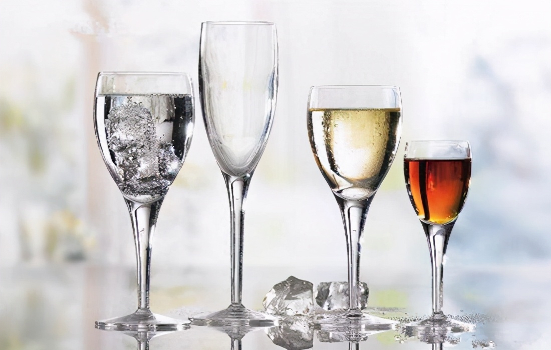 衣服发霉的白霉点怎么去除,衣服上有霉点怎么清洗