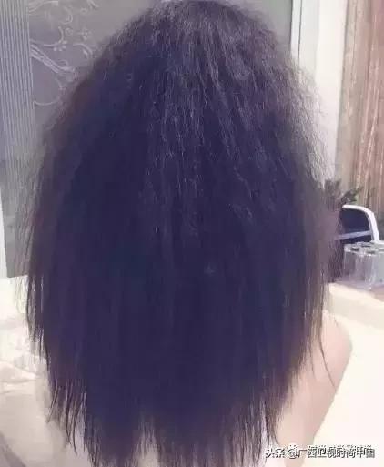 头发硬早上起来炸毛怎么办,头发硬老是炸毛该怎么办