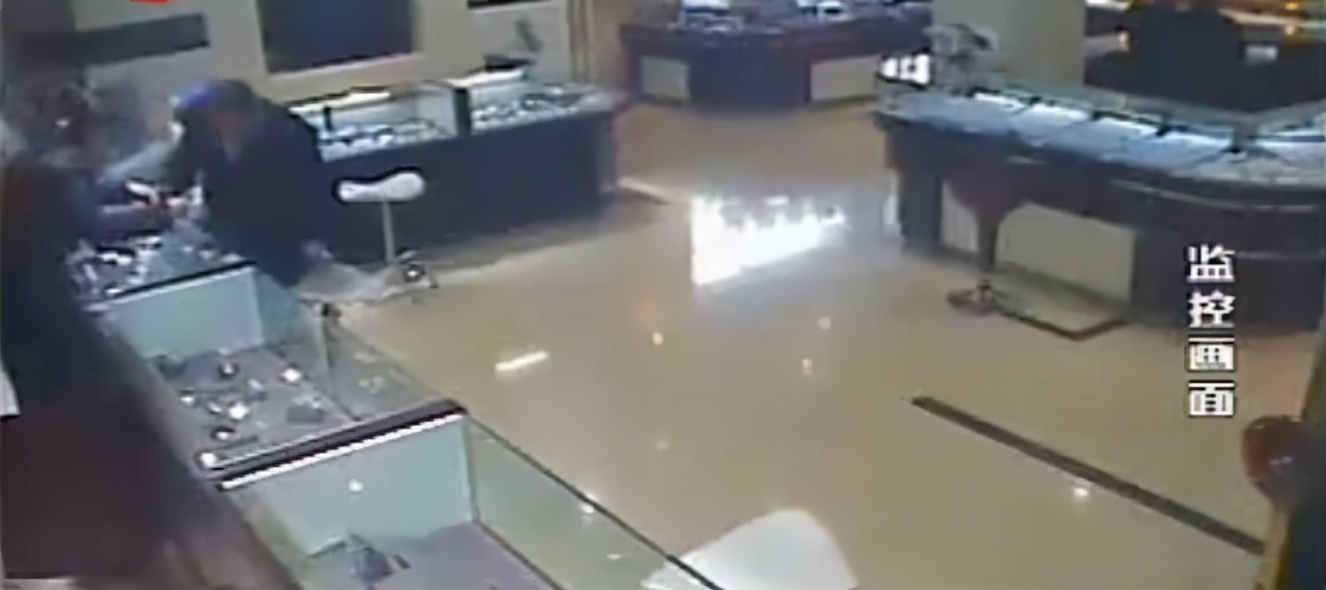 涓婃捣瑁搁捇璋冨寘浜嬩欢,涓婃捣瑁搁捇璋冨寘浜嬩欢涓嬮泦