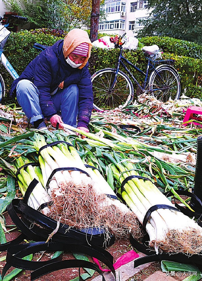 记者走访菜市场视频,记者走基层看变化