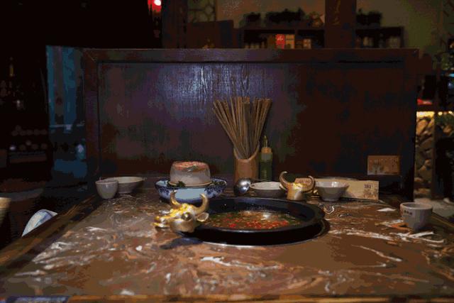 精品老火锅4人餐只要128元,江汉路牛肉火锅39.9双人餐