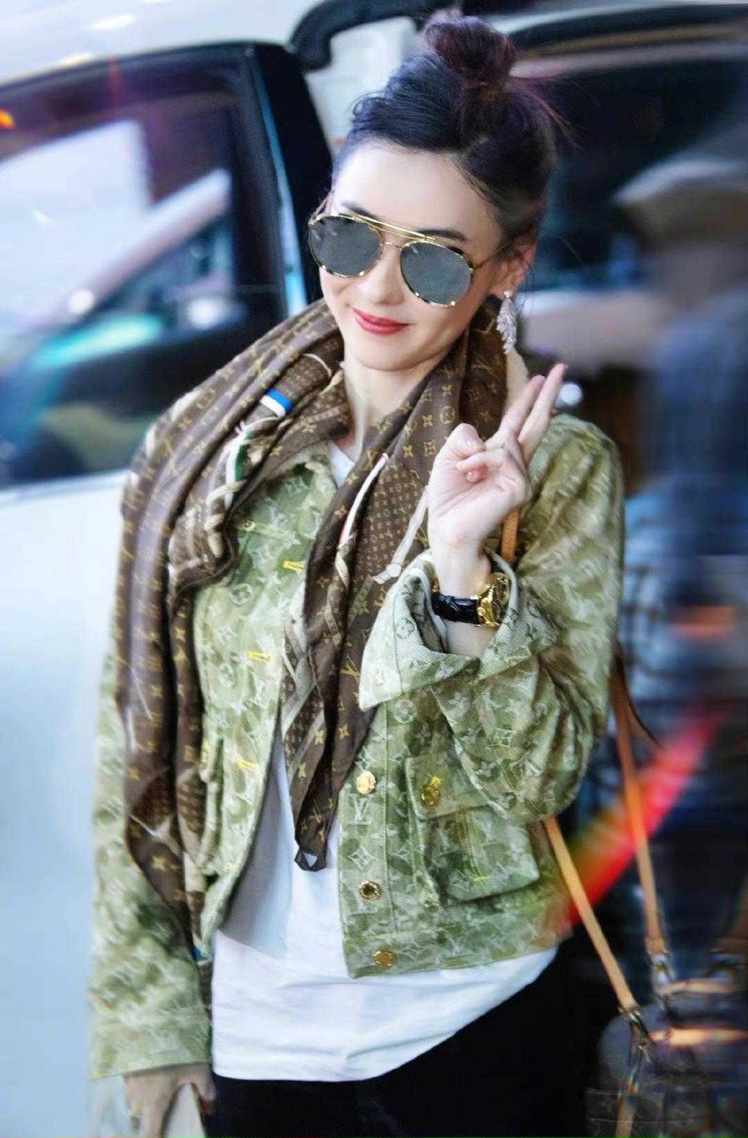 张柏芝穿小皮衣搭配,张柏芝贵气十足