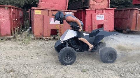 清华硕士造出全地形车,外国小伙DIY特斯拉越野车,谁更硬核?