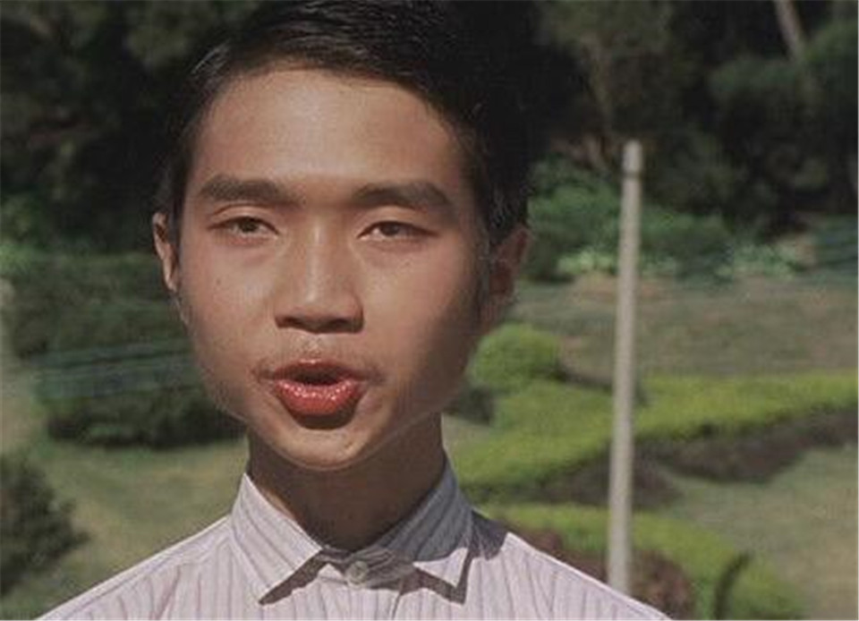 还记得电影功夫前期的经典片段吗,还记得功夫里的龅牙珍吗