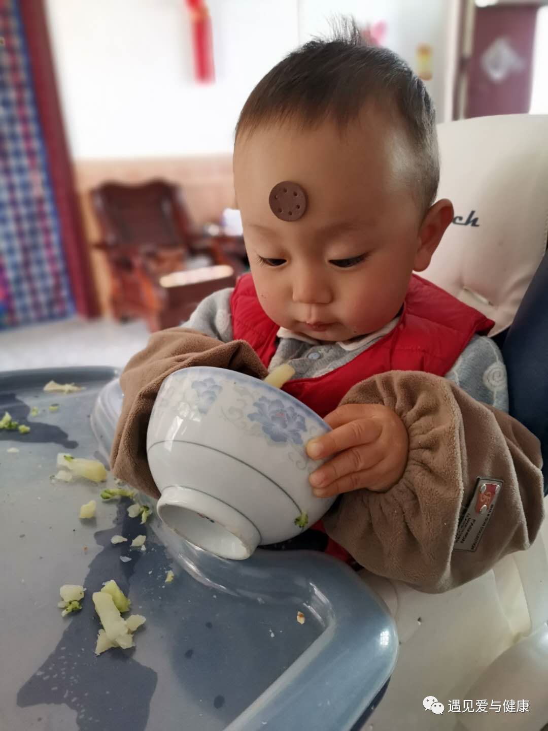 宝宝多大可以喝纯牛奶代替配方奶,宝宝什么时候可以喝牛奶