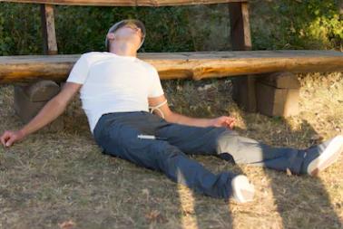 晚上睡眠充足白天老犯困怎么回事,睡眠充足但是白天总是犯困怎么办