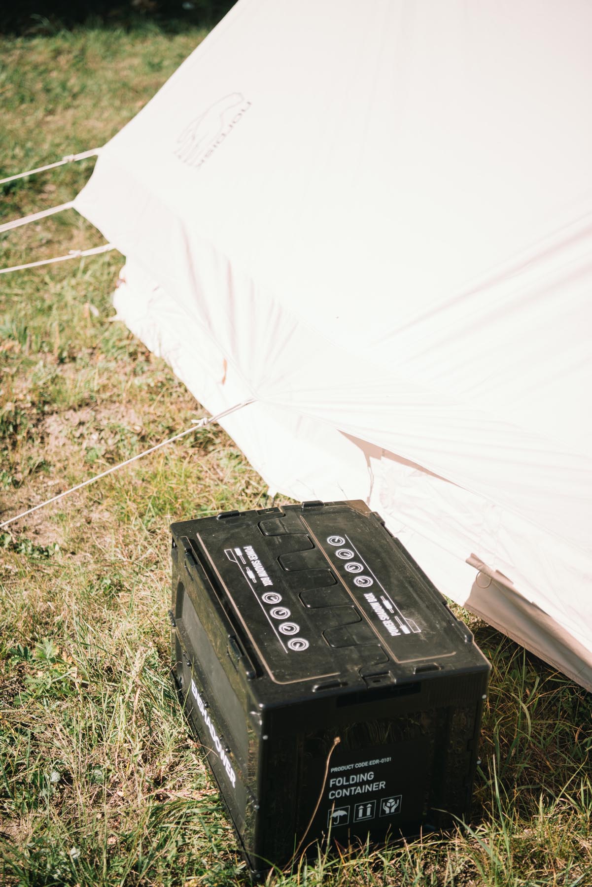 拥有这21件高颜值户外装备，让我们的草原野餐会像家里般优雅