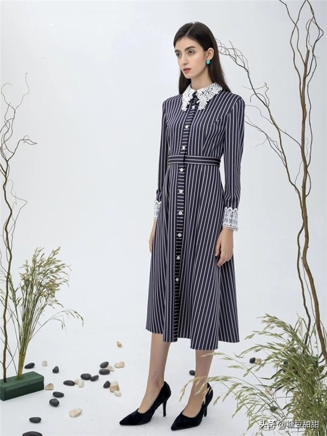 小个子穿搭不同版型的裙,小个子超长长款小黑裙穿搭