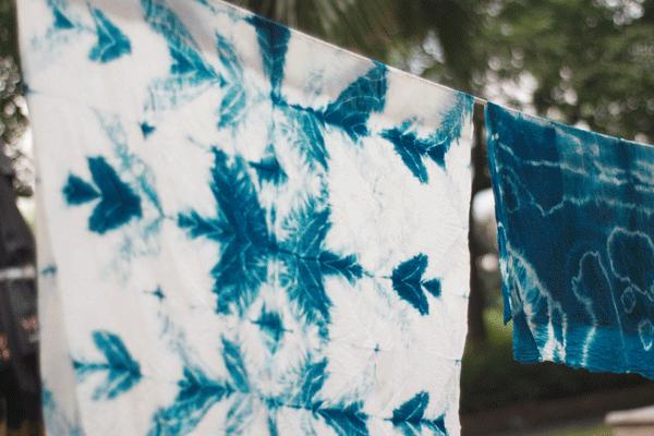 牛仔裤褪色了可以重新染色吗,牛仔裤褪色一般是什么颜色