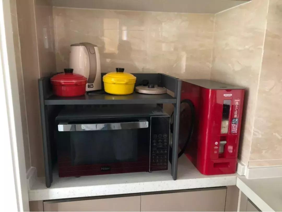 橱柜里放碗,放在橱柜里哪款米桶好用