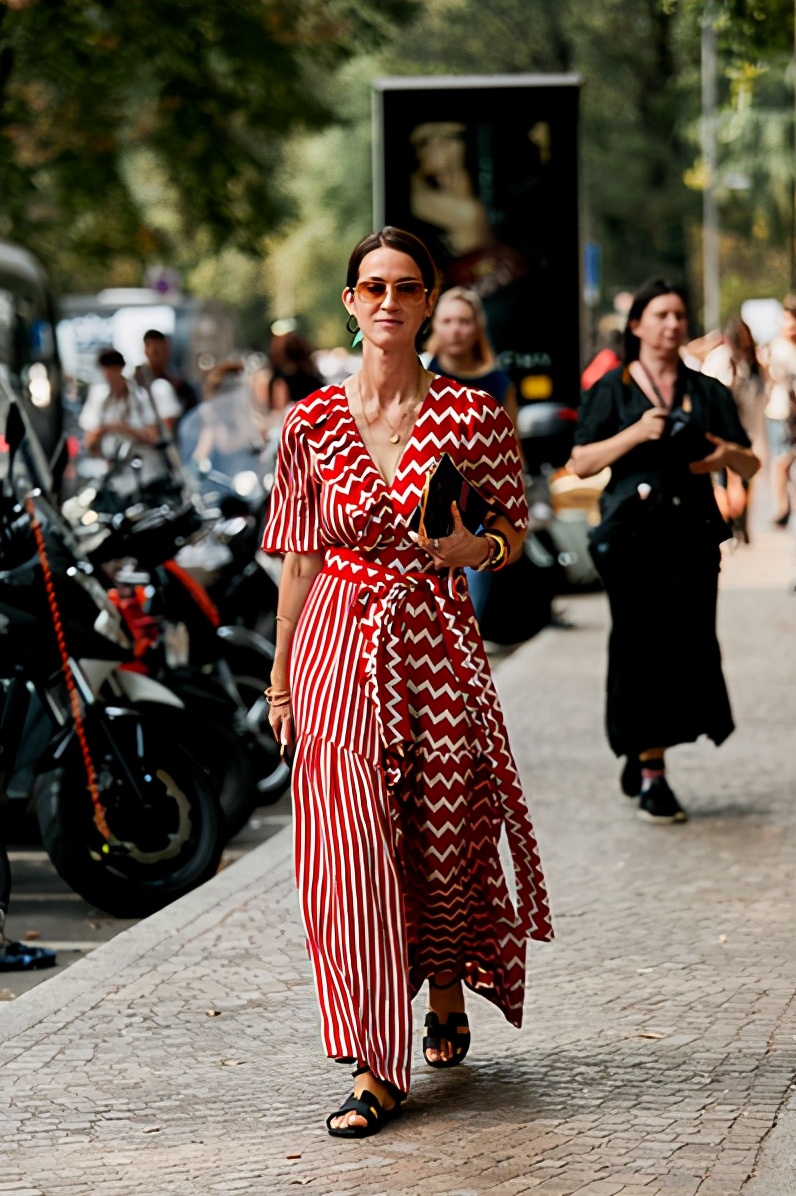 每个女人都应该知道的40种裙子