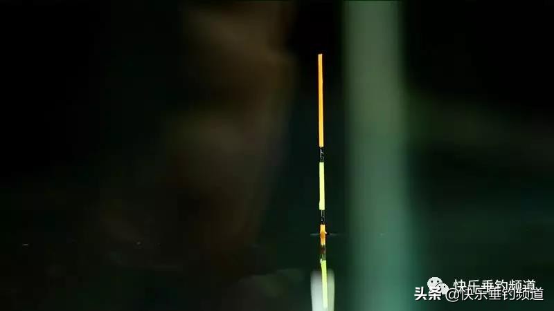 夏季野钓鲫鱼小杂鱼老是闹窝咋办,小杂鱼闹窝野钓大鲫鱼的技巧