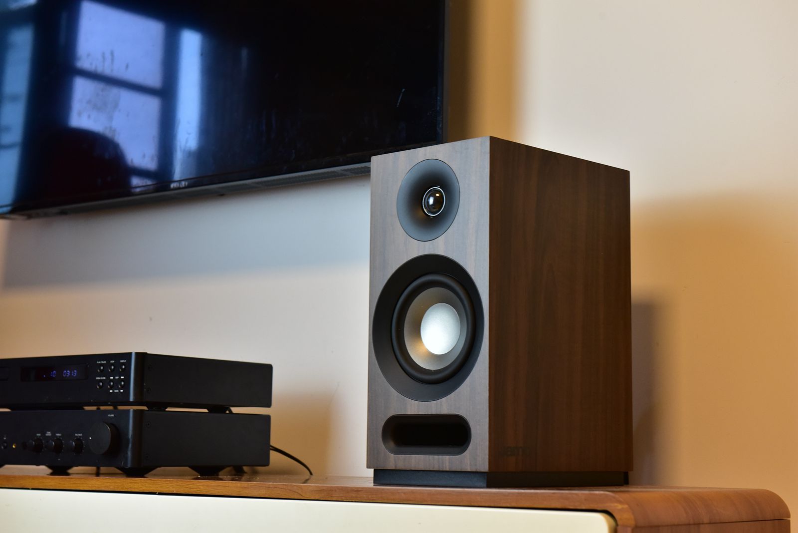 NAD前端+尊宝书架箱三件套不如一台低端真力贵，预算不足看过来