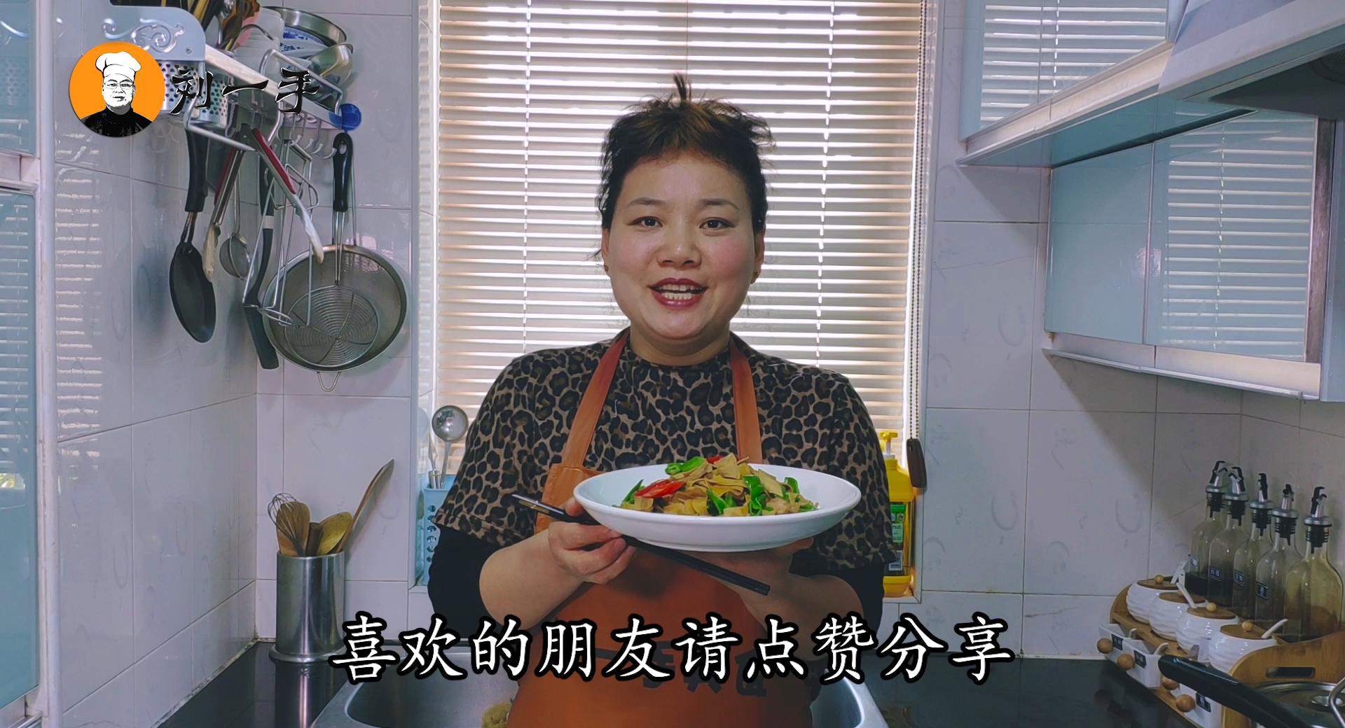 豆腐皮这个做法太好吃了,豆腐皮上桌凉拌一家人