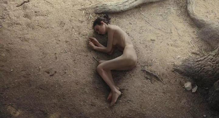 被焦虑与厌食折磨的第一美女，莉莉·柯林斯，破茧重生，天使归来