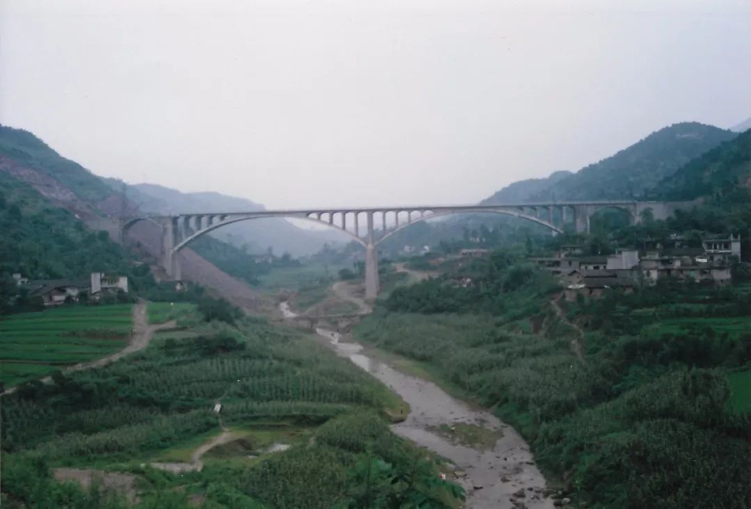 中铁四局辉煌历程,中铁八局一公司和三公司差距