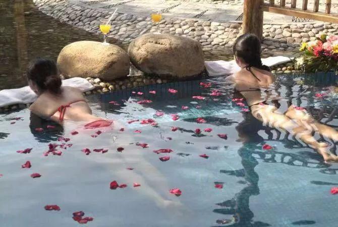 温泉之乡~南京汤山小镇这个冬天住这了！千年枯树滋润的露天温泉