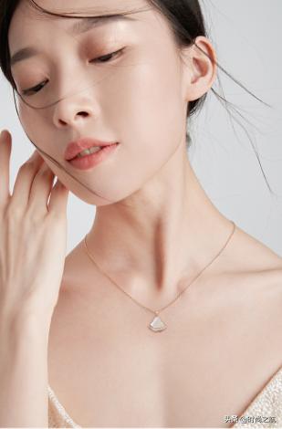 精致又有存在感的项链,有一款简单有品位的项链