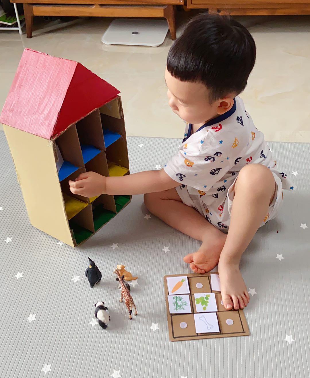 废纸箱可以做什么玩具,不用的废纸箱如何给孩子做玩具