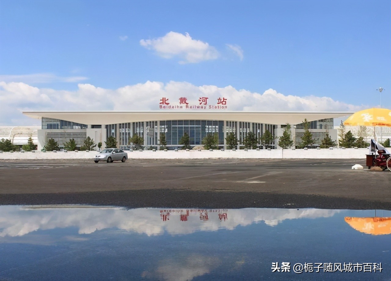 秦皇岛为什么拥有三个火车站,海滨城市秦皇岛