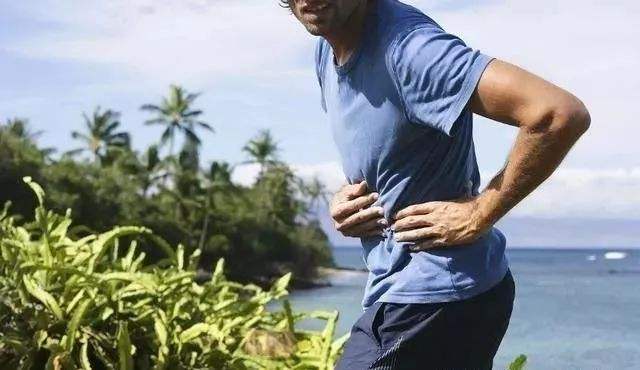 一跑步就岔气怎么办一招教你化解,跑步时为什么会岔气