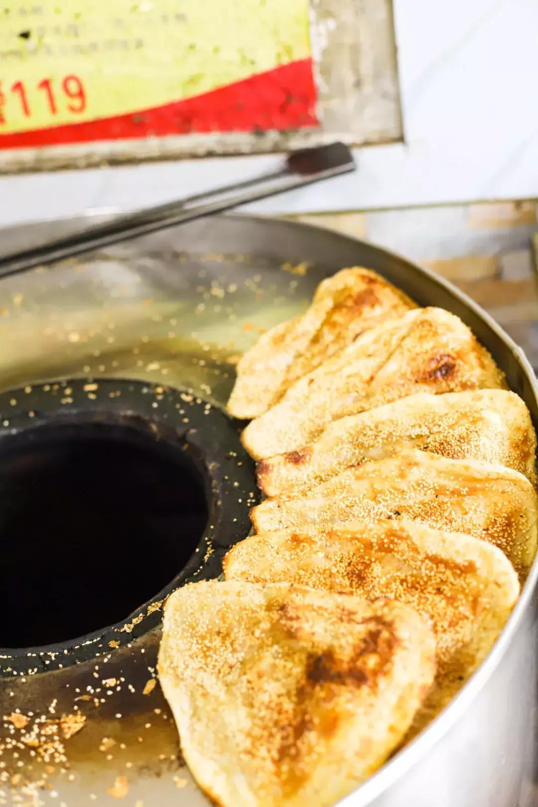 从摆摊到开店，阜阳20多年的早餐店，生意火到老板需要拿话筒喊号