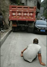 开心一刻gif搞笑动图,搞笑gif段子看起来能量满满