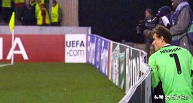 足球场上最尴尬的20个瞬间,足球比赛应对突发状况