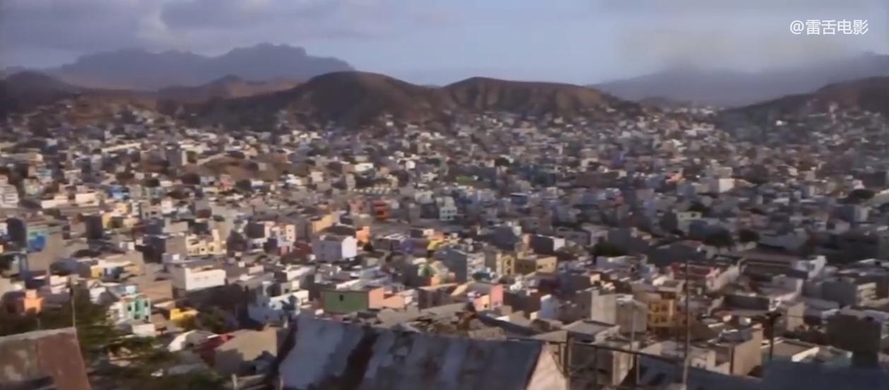 非洲小伙用铁桶建房子,只需要150块,就能拥有一室一厅!纪录片