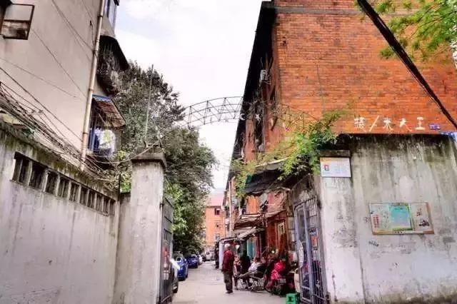 成都人小心！到这三个小区里吃“鬼饮食”？进去了就别想出来