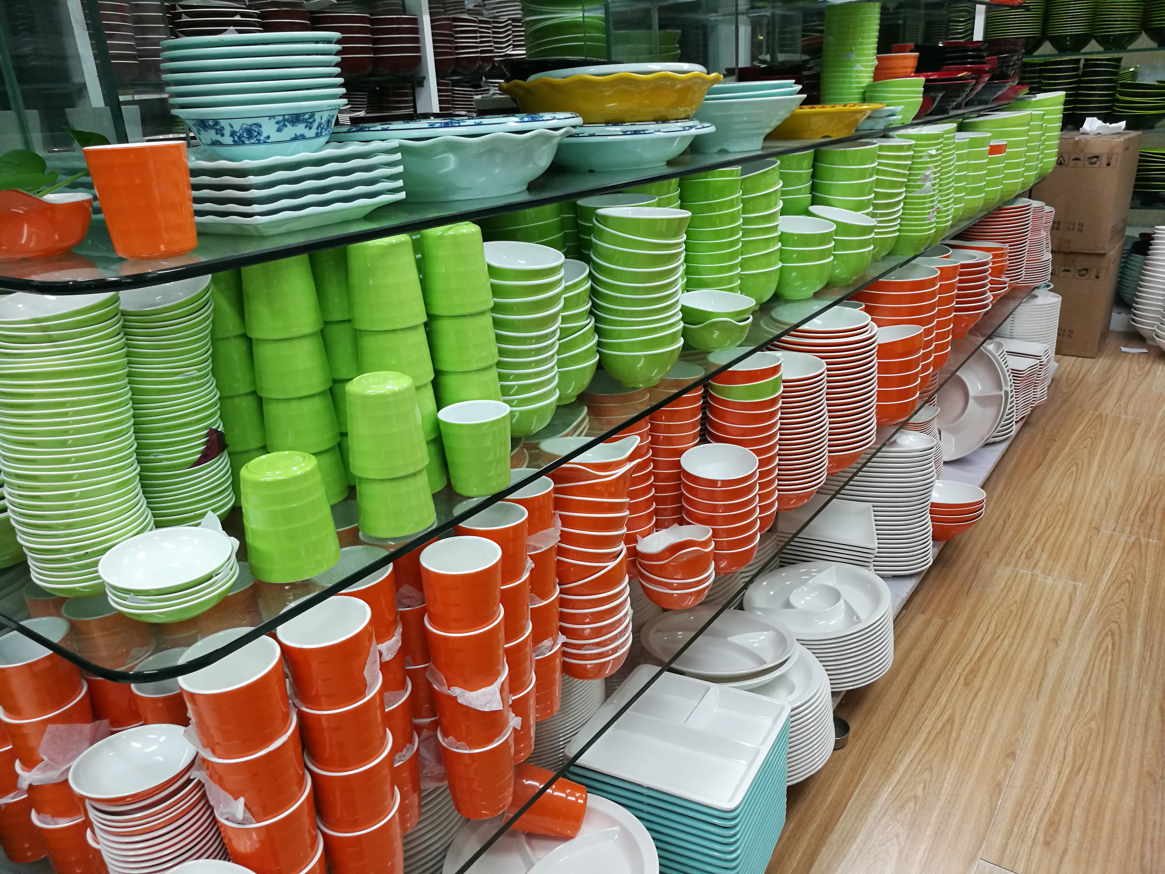 密胺餐具和不锈钢餐具哪个安全,密胺餐具是三聚氰胺吗