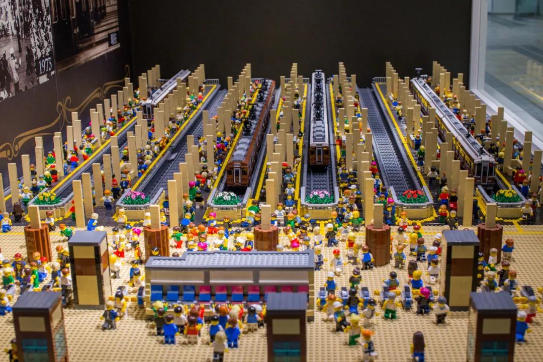 乐高大师最震撼的作品,日本乐高大神用积木拼奥特曼