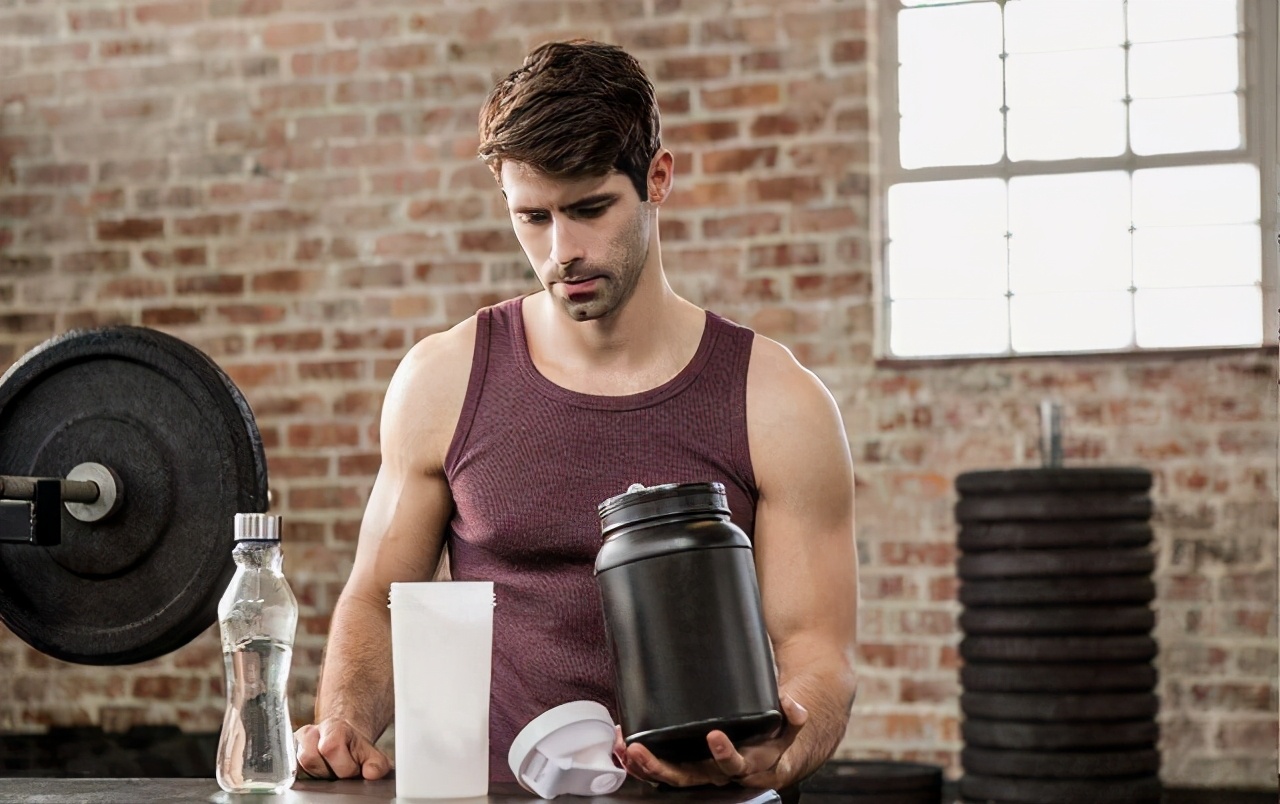 蛋粉吃多了伤肾是吗 (喝蛋白粉注意什么)