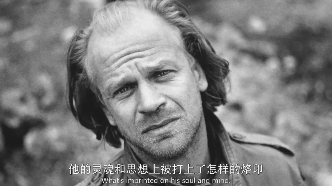 他把偶像拉下神坛