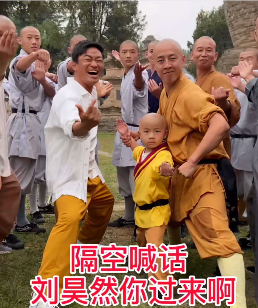 王宝强回归少林寺现场表演武功,王宝强重回少林寺练功场面