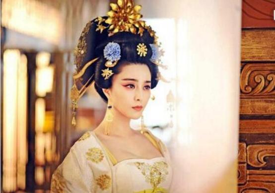 中国古代服饰发展史，唐代流行的女子服饰之“袒露”