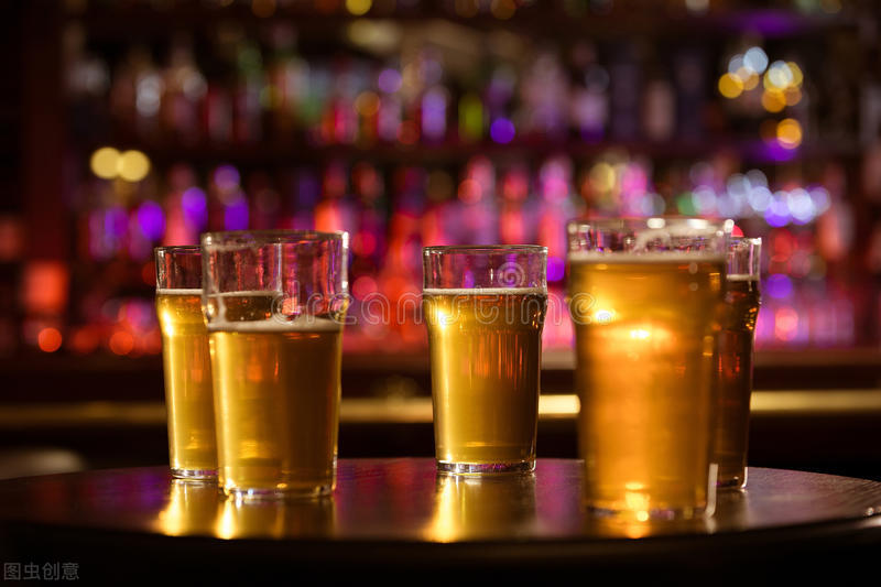 啤酒怎么喝比较容易喝下去,啤酒怎么喝比较好喝