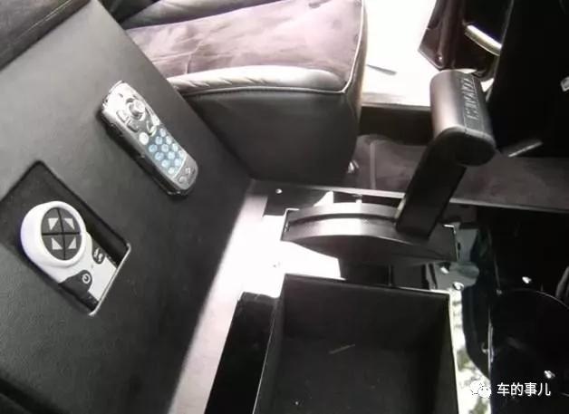 1500万的骑士十五世去洗车,洗车工直摇头:装甲车我们洗不了