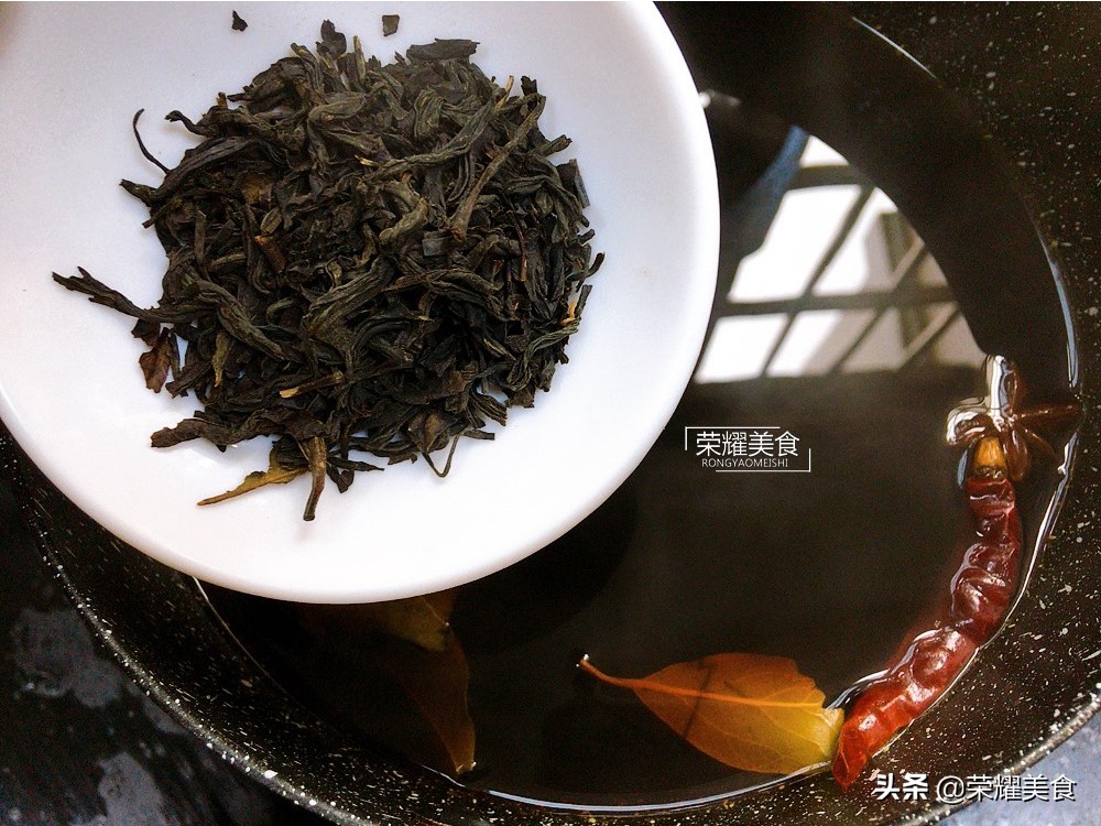 茶叶蛋很香吃起来更香,茶叶蛋很香但是不咸