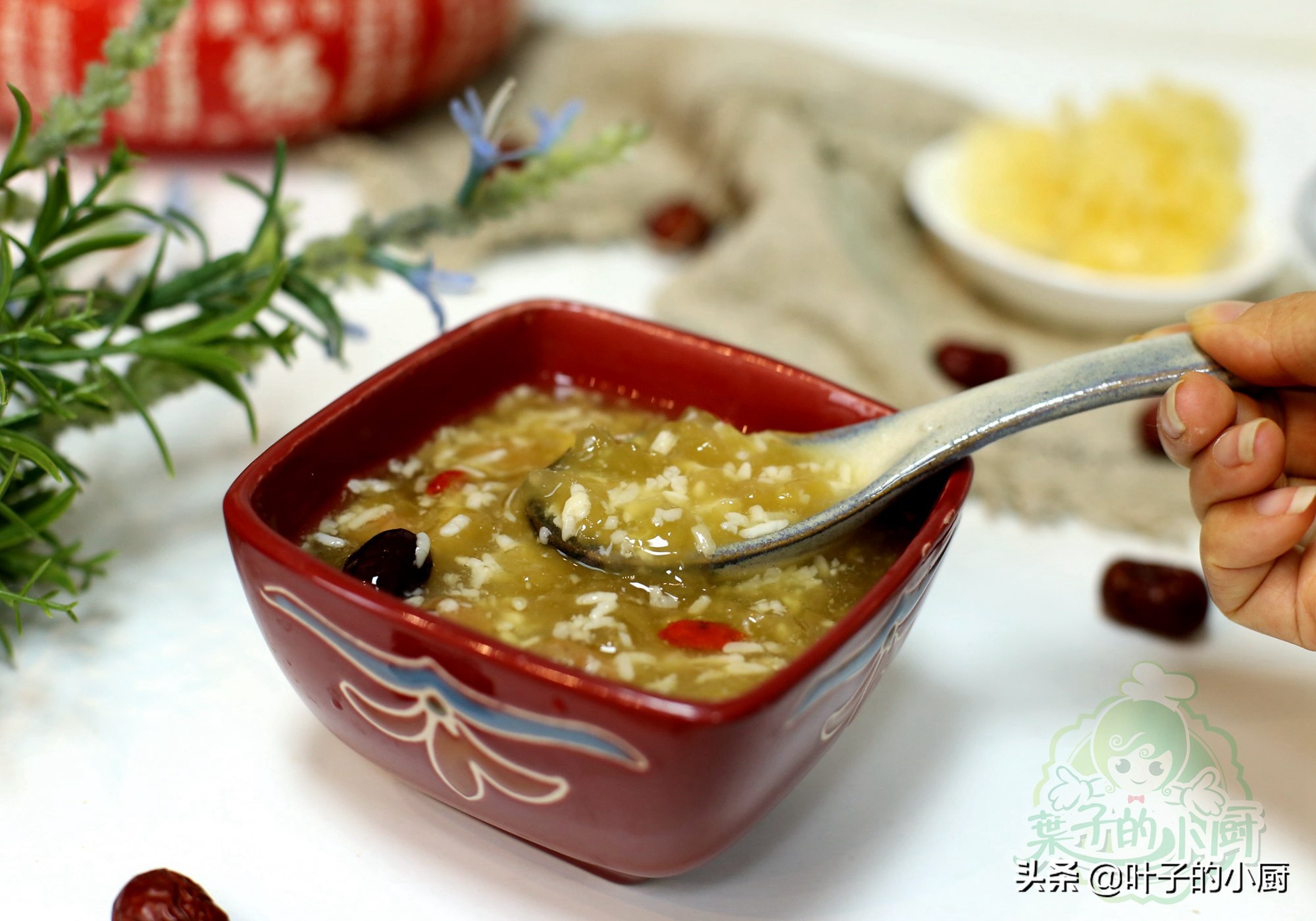 高压锅炖银耳汤要多久才有胶质,红枣枸杞桂圆银耳汤怎样煮出胶质