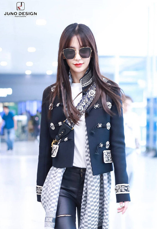 angelababy街拍羽绒服,dior围巾angelababy