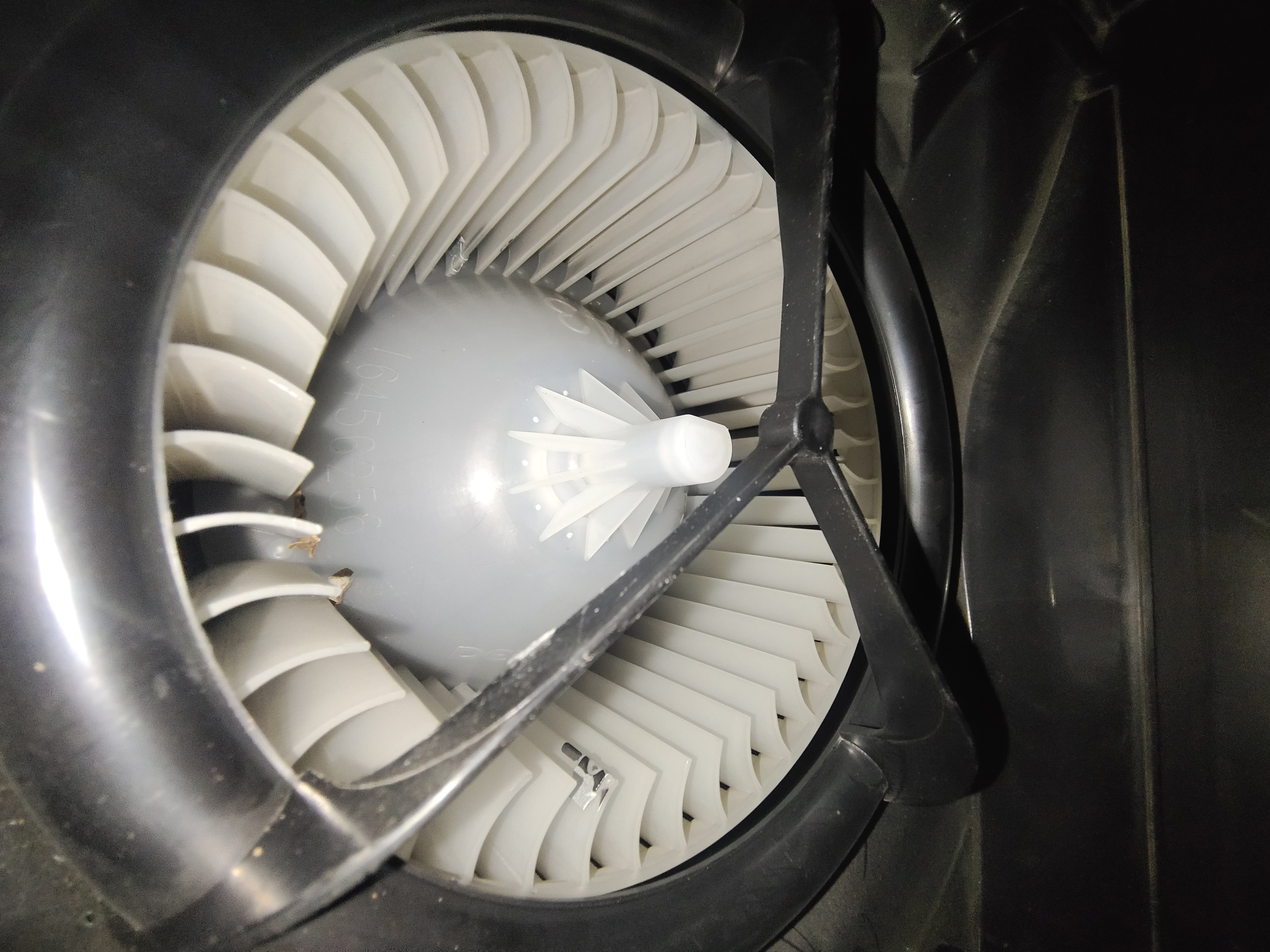 怎么分辨空调滤芯是否该更换,其实空调滤芯换什么样的比较好