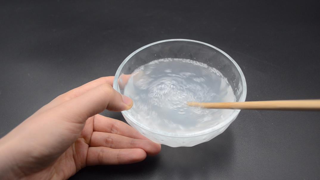 羽绒服脏了不用洗只用一招就搞定,羽绒服脏了不用水洗教你一招