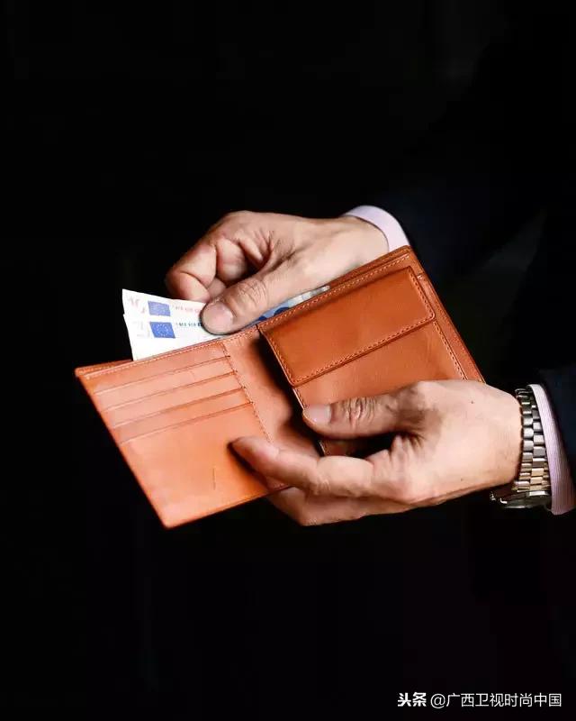 男士怎么选钱包技巧,钱包牌子男士排名