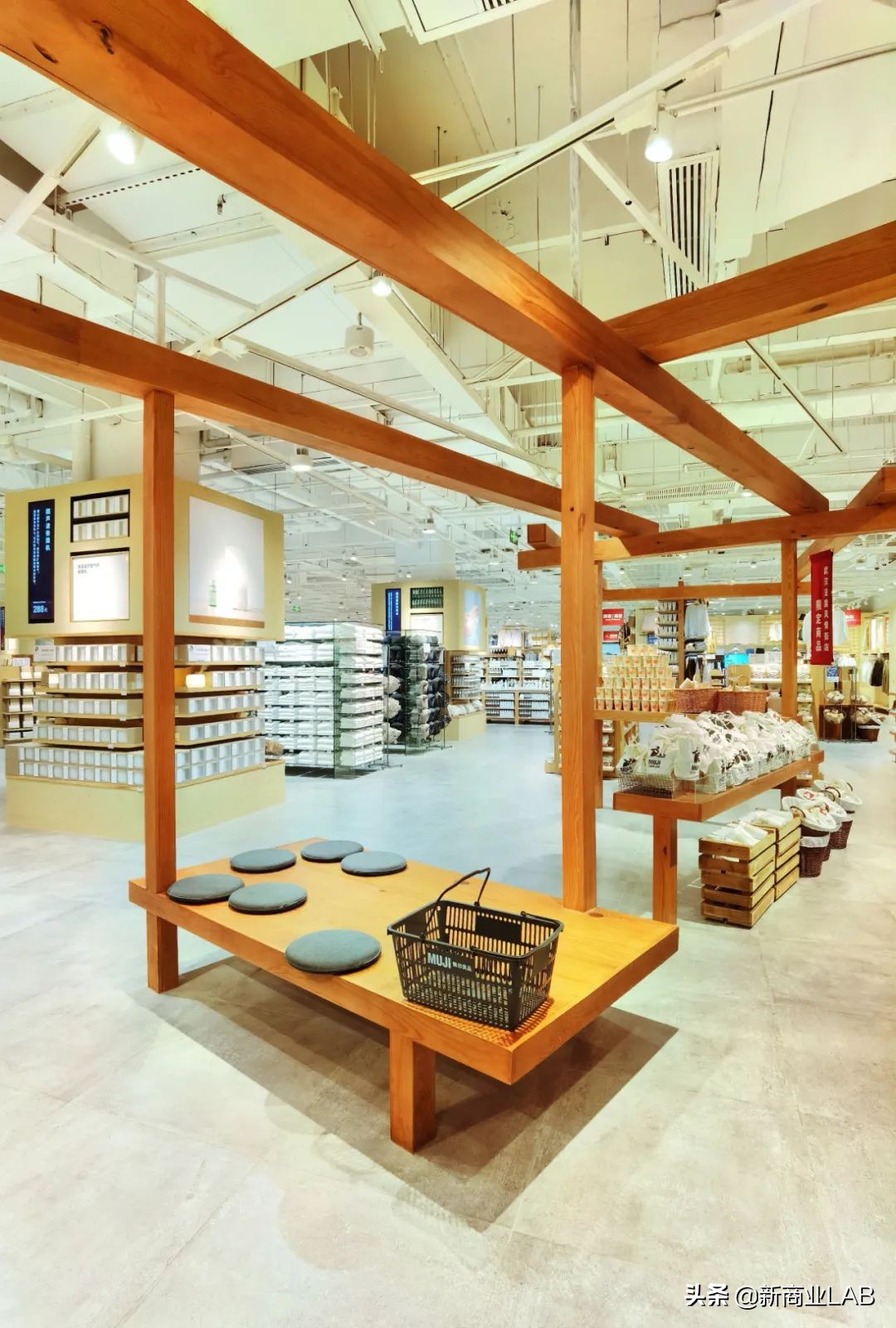 无印良品在武汉的第一家店,武汉无印良品最大的店