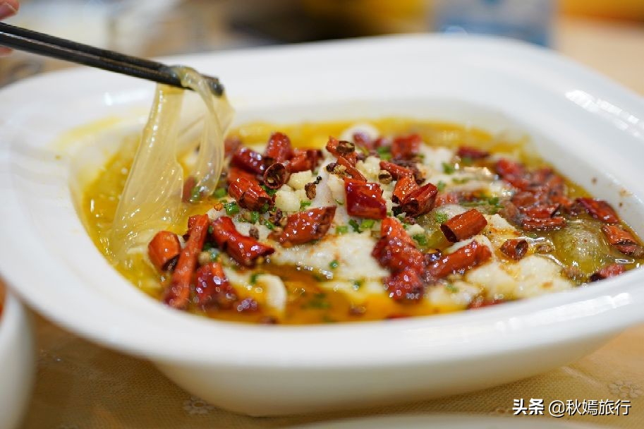 常熟网红枫林秋意盎然，游客络绎不绝，百年老店五道菜肴165元