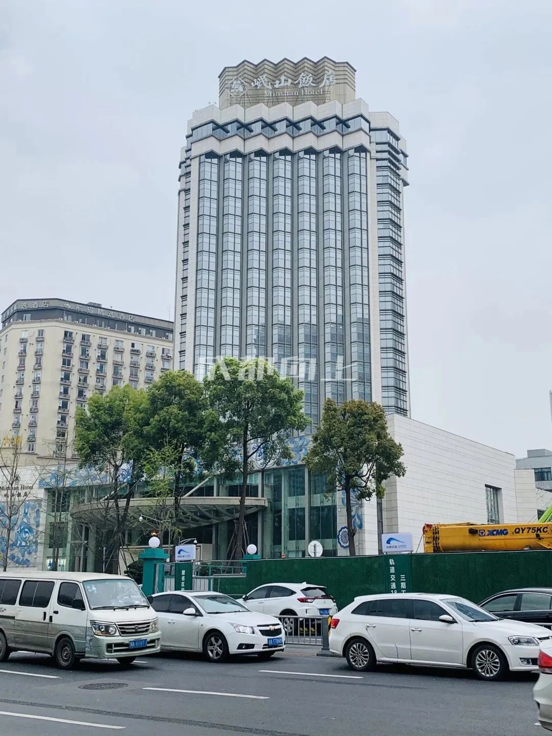 如何让成都变东京？网友：大LOGO收敛点