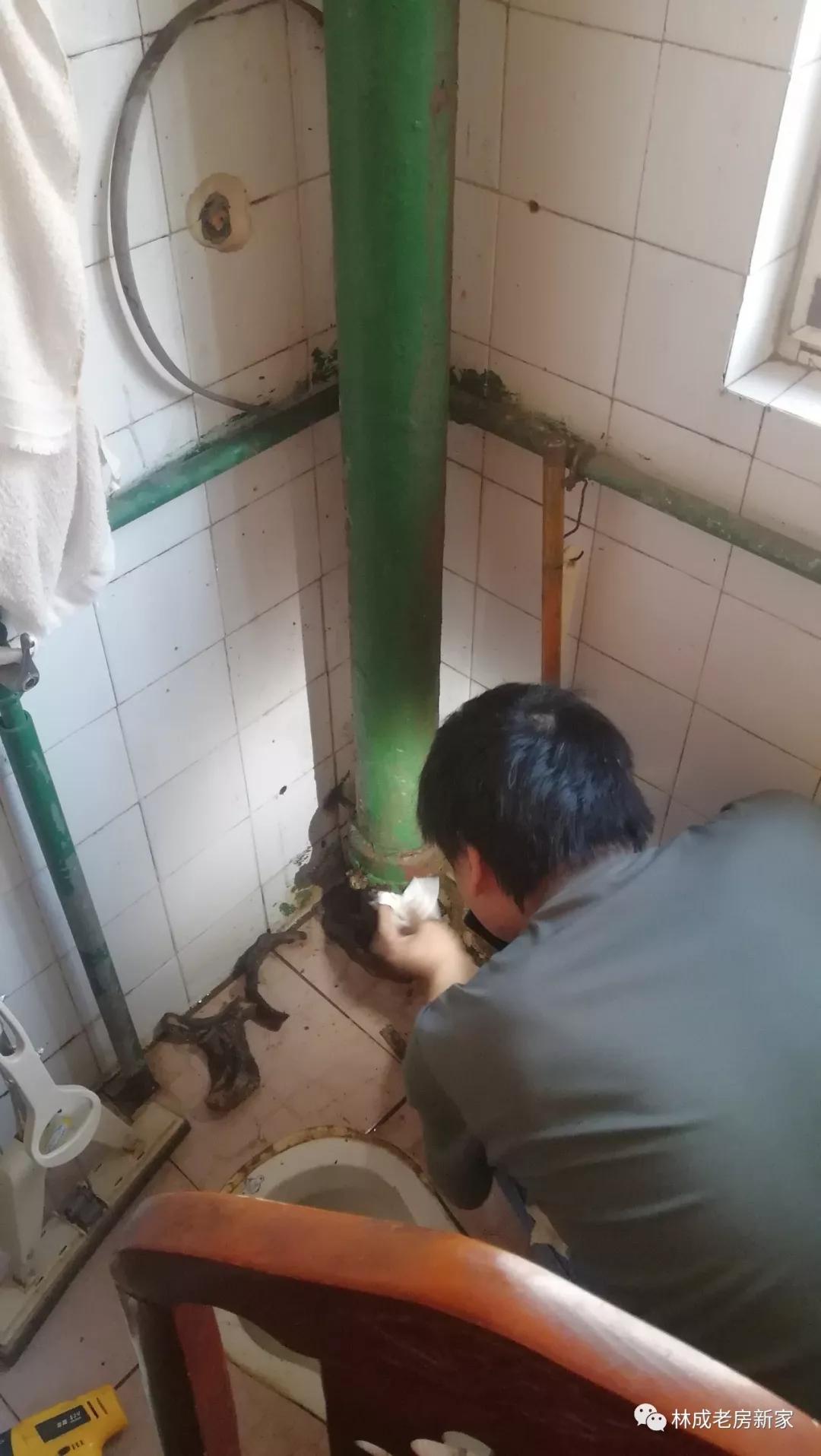 旧房铸铁管漏水怎么办,老房自来水铁管漏水